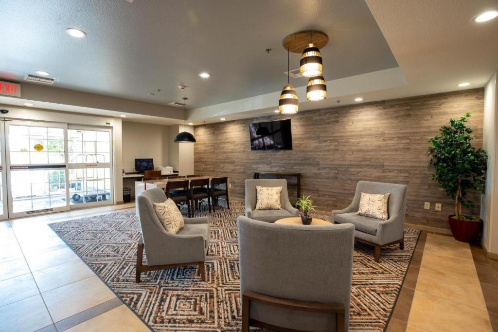 Candlewood Suites Saint Joseph By Ihg Exterior foto